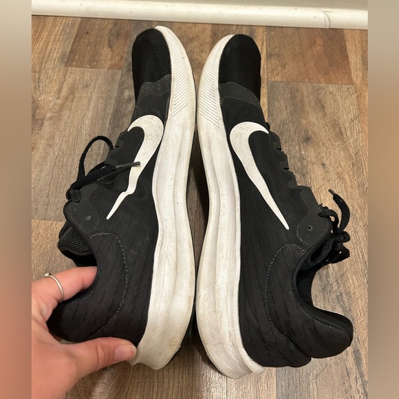 Nike Black and White Men's Sneakers - Picture 6 of 7